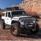 Preview: Jeep Wrangler JK Aeroskin Windabweiser Steinschlagschutz Insektenschutz mit LED Leiste Motorhaube Husky Liners 07-18