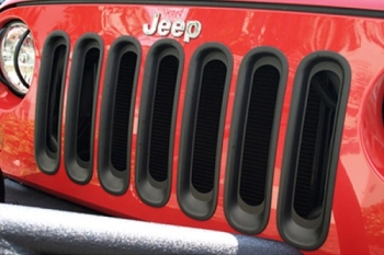 Jeep Wrangler JK 7-teiliges Set Einsätze für den Kühlergrill schwarz glänzend 07-18